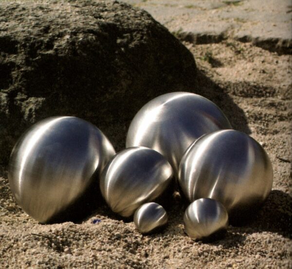 esferas de jardín de acero mate