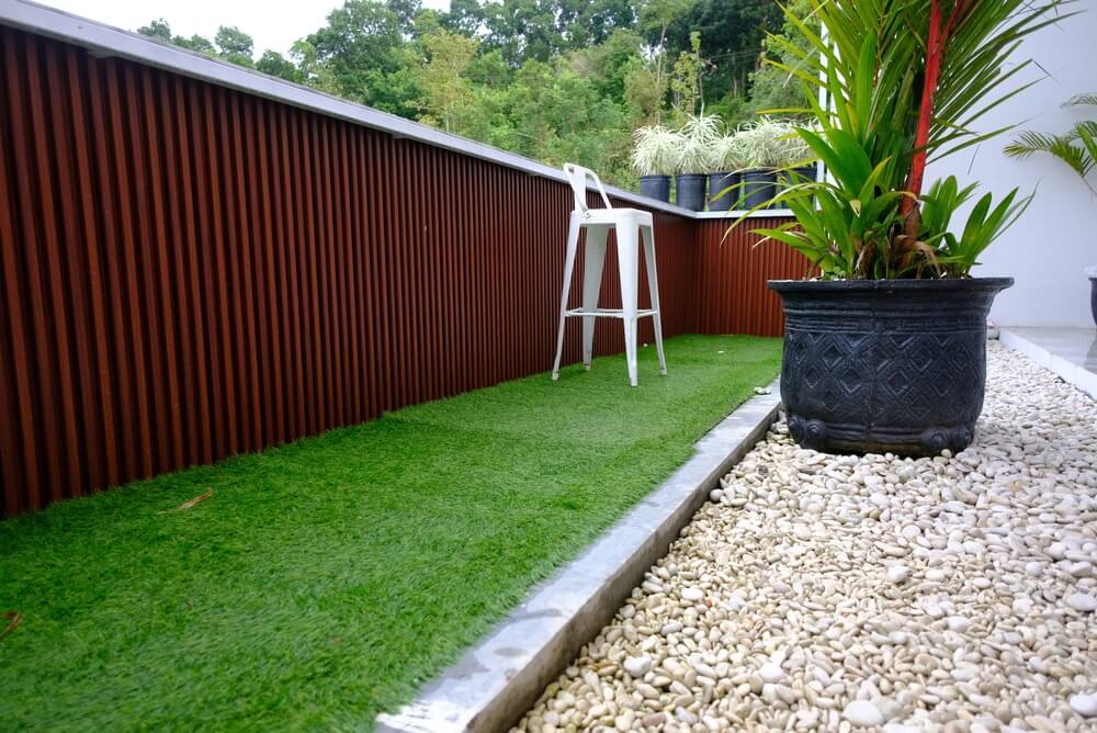 diseño de jardín cesped artificial y grava