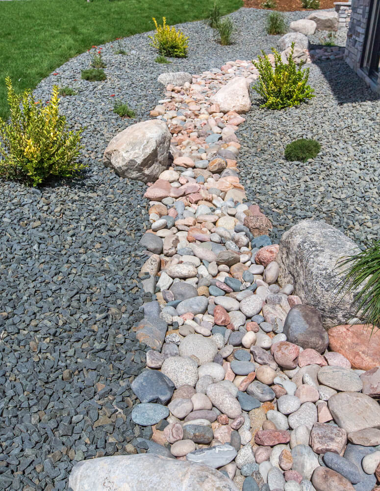 jardines con grava y piedras: jardín con cantos rodados